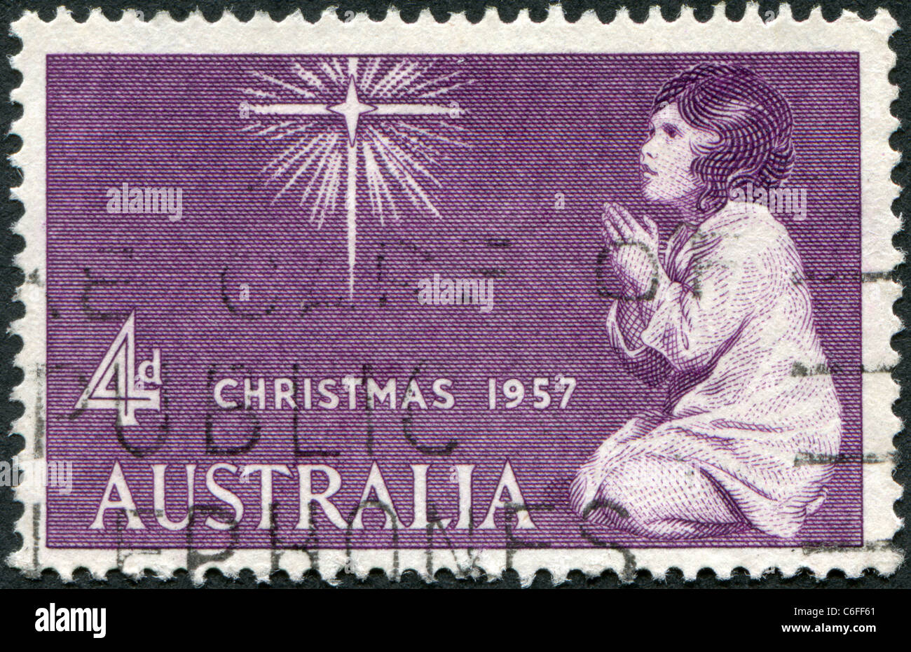 Australie - 1957 : timbre imprimé en Australie, montre l'étoile de Bethléem et priant Enfant Banque D'Images