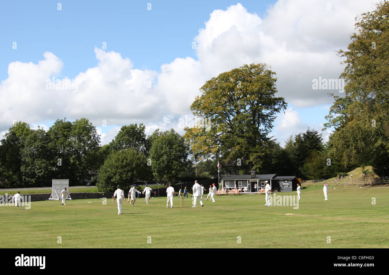 Un village de Cricket dans le Derbyshire Banque D'Images