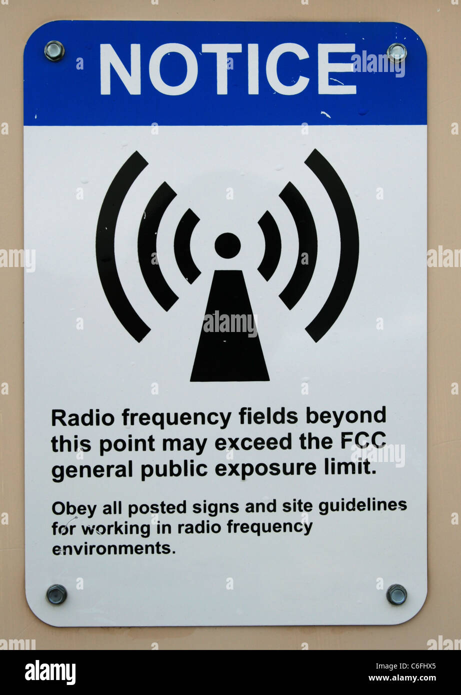 Champs de radiofréquences warning sign Banque D'Images