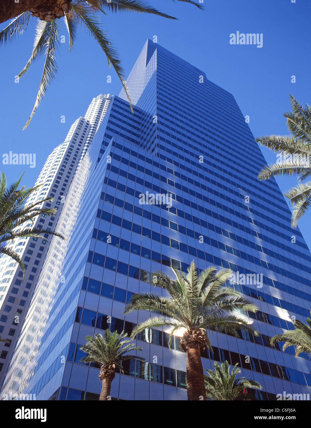 Skyscraper dans quartier des affaires du centre-ville, Los Angeles, Californie, États-Unis d'Amérique Banque D'Images