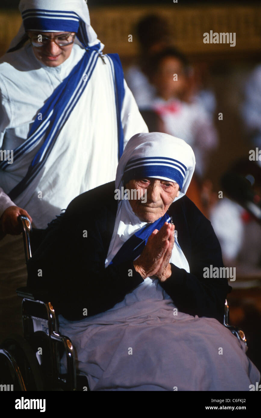 Mère Teresa au cours de la cérémonie de remise des médailles d'or du Congrès à Washington, DC. Banque D'Images