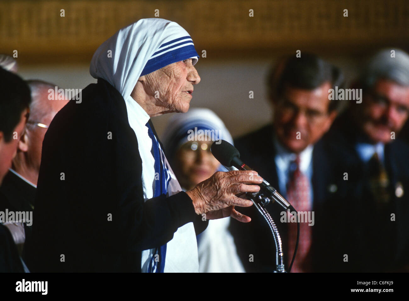 Mère Teresa au cours de la cérémonie de remise des médailles d'or du Congrès à Washington, DC. Banque D'Images