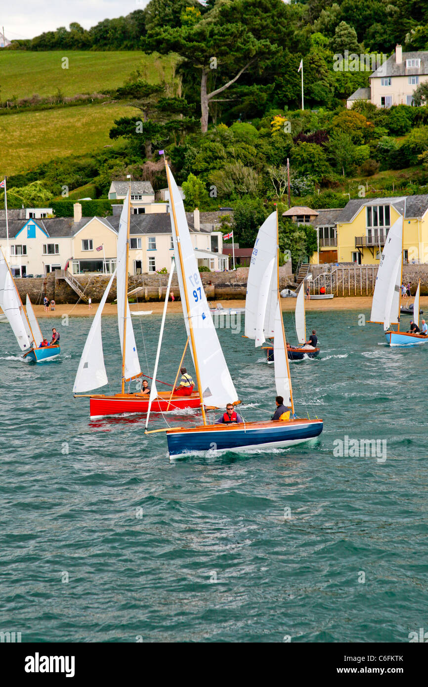 Yawl Salcombe dériveurs course dans l'estuaire de Salcombe, Devon, England, UK Banque D'Images