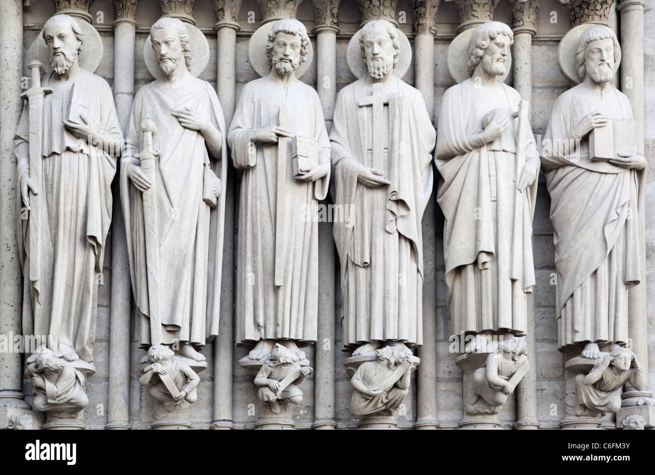 Sur la façade de saints Notre Dame de Paris. La France. Banque D'Images