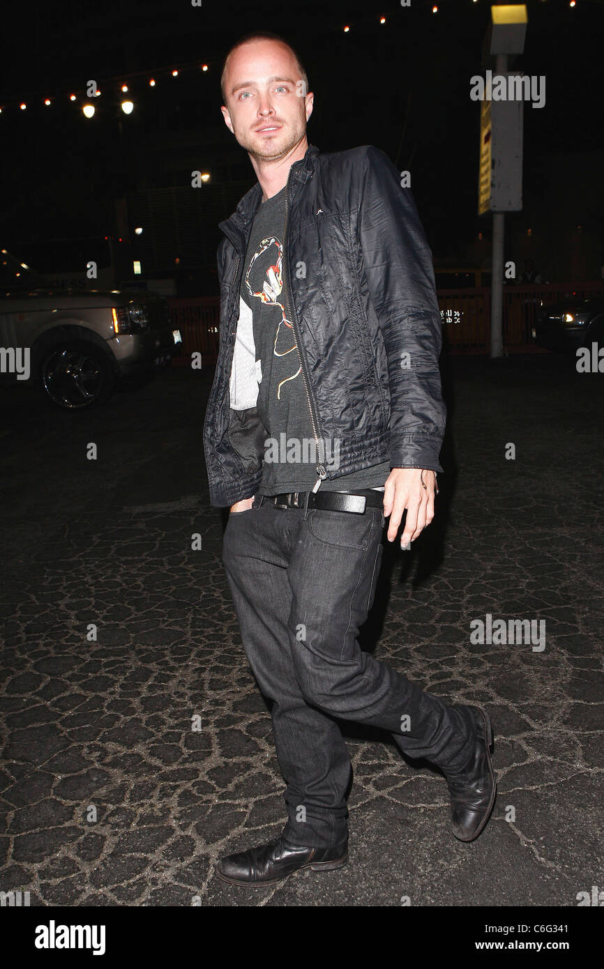 Breaking Bad' star Aaron Paul quitte Bardot nightclub à Hollywood, Los Angeles, Californie - 16.06.10 Banque D'Images