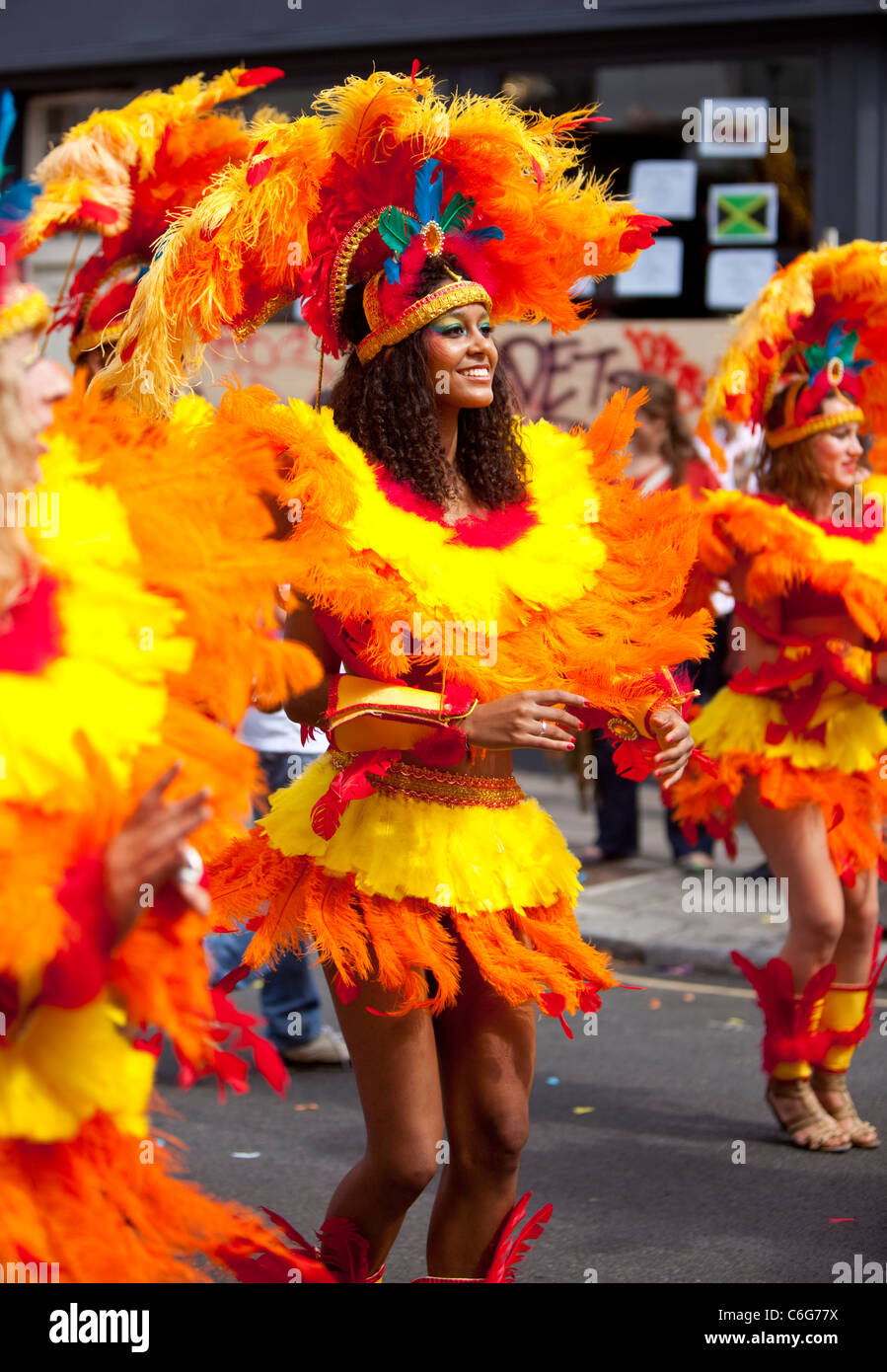 Danseuses de l'école de samba au Notting Hill Carnival, Londres, Angleterre, Royaume-Uni. Banque D'Images