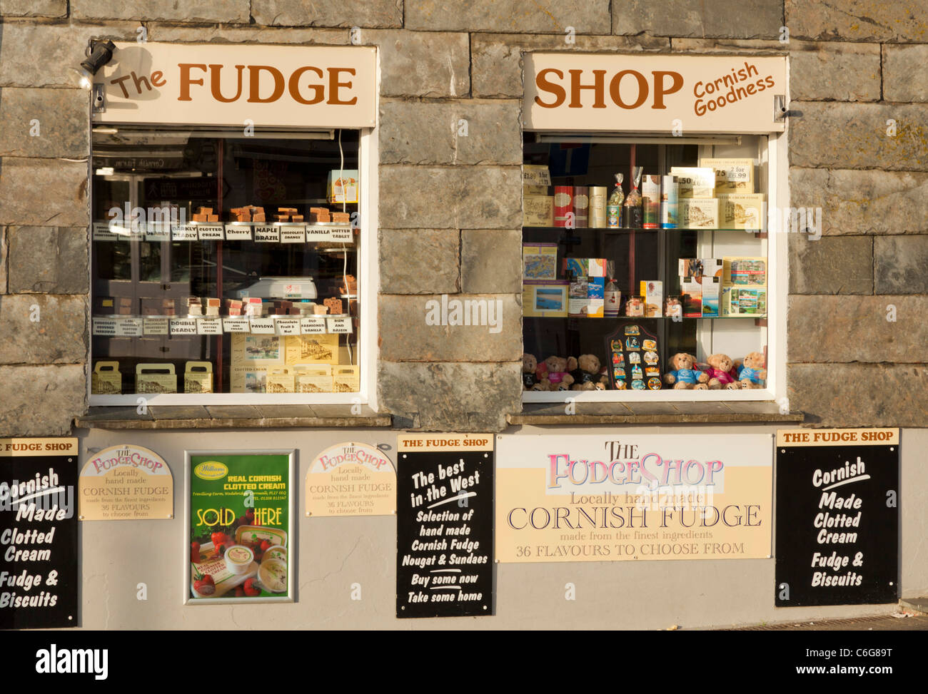 Le centre du village de fudge shop Padstow Cornwall England UK GB EU Europe Banque D'Images