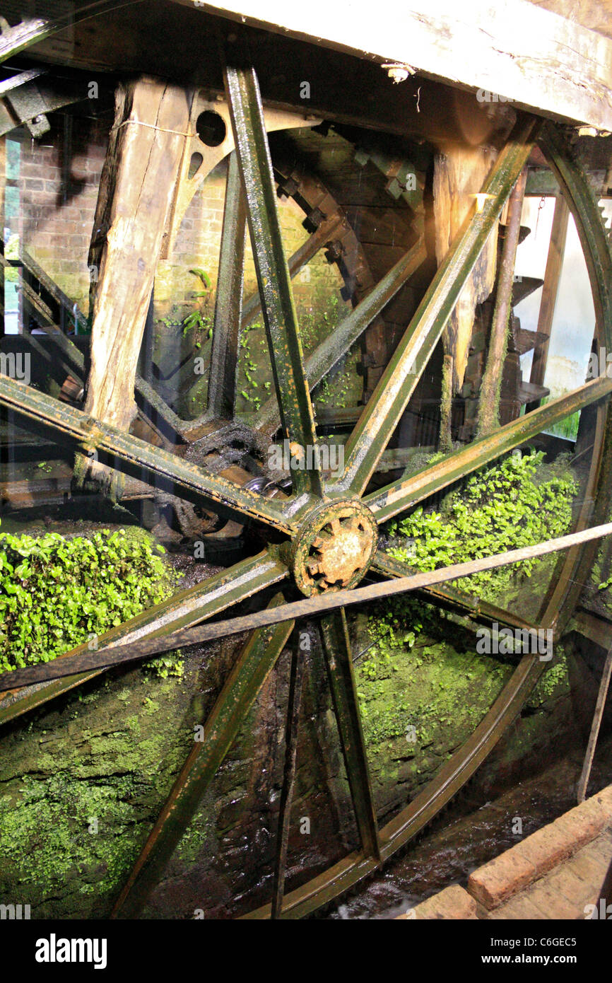 L'hôtel Elstead Mill à sur la rivière Wey, Farnham Road Surrey England UK Banque D'Images