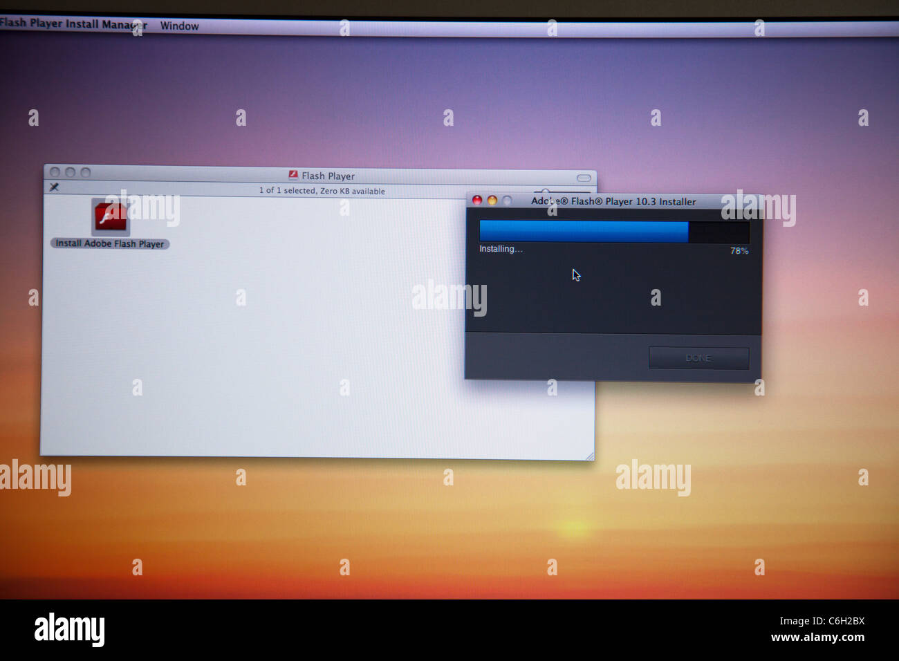 Terre Internet ordinateur installation logiciel sur ordinateur, adobe flash player 10.3 installer for Mac Apple Banque D'Images