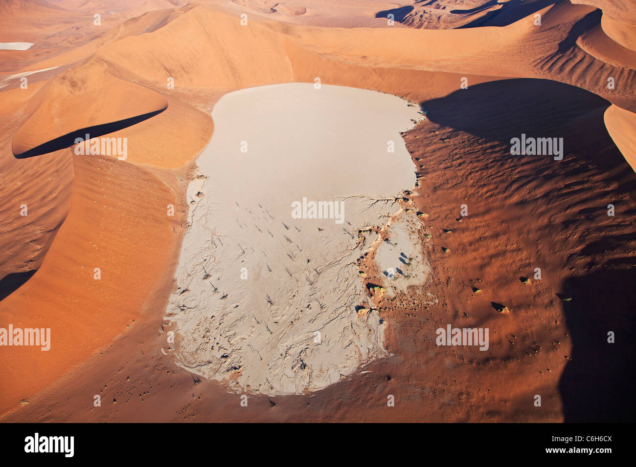 Vue aérienne de Dead Vlei et paysage de dunes Banque D'Images