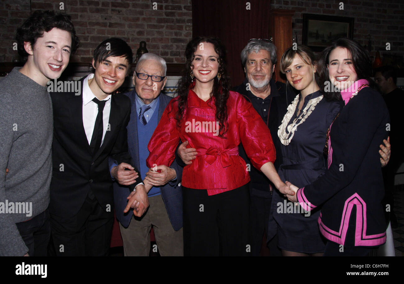Josh Grisetti, Sam Underwood, Peter Shaffer, Melissa Errico, Tony Walton, avril Kline, et Xanthe Elbrick assister à l'ouverture Banque D'Images