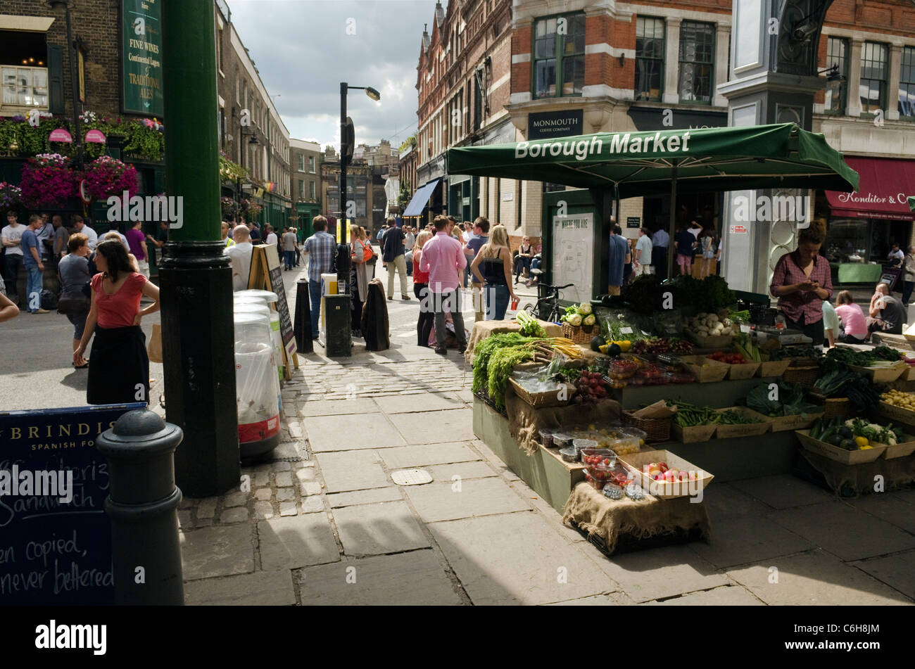 Une vue d'une scène de rue de Londres Borough Market Southwark SE1 UK Banque D'Images