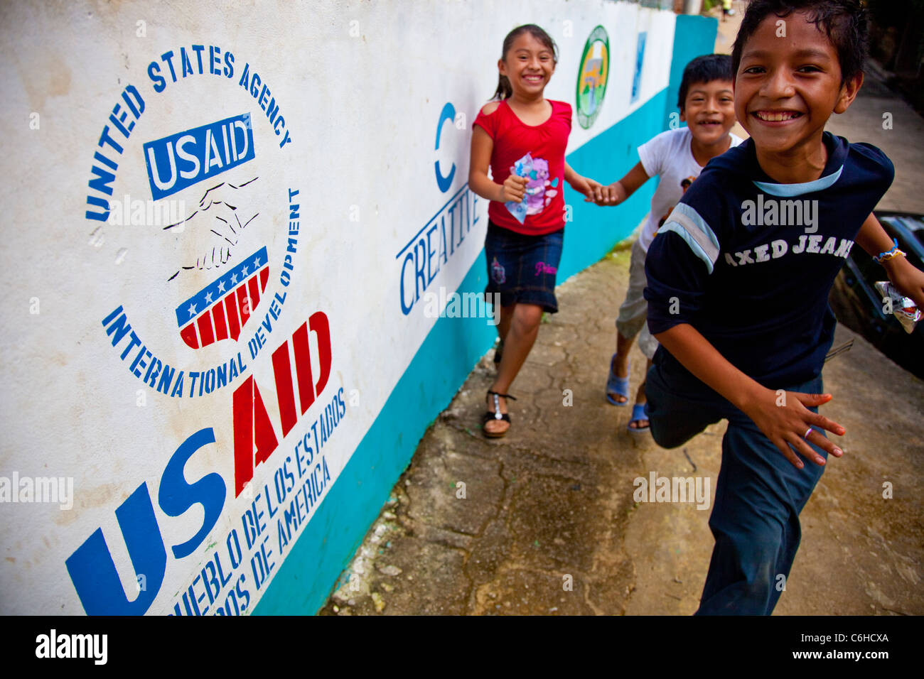 Projet jeunesse développement de l'USAID , Por mi barrio, contre les gangs, San Salvador, El Salvador Banque D'Images