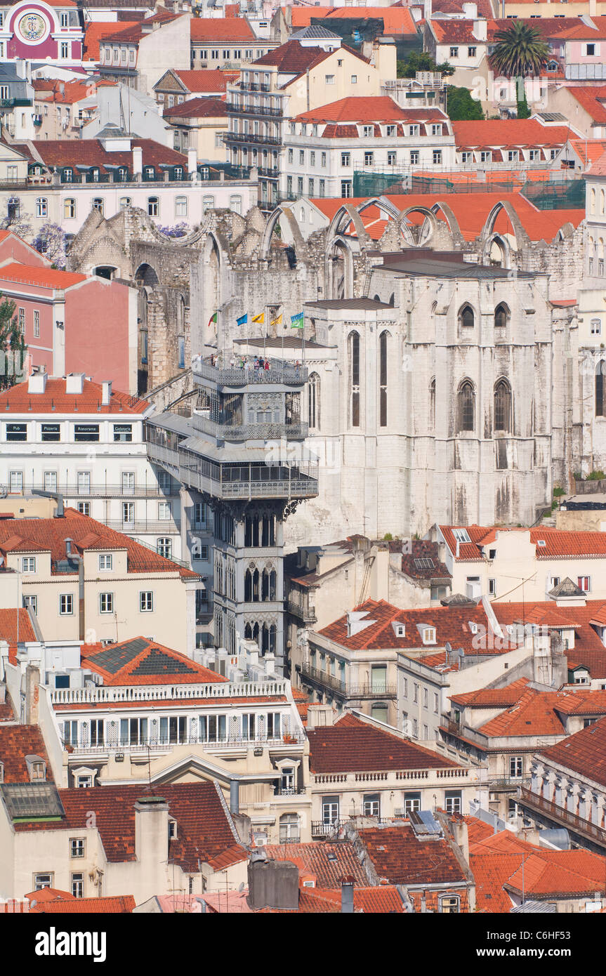 Elevador de Santa Justa et de l'église do Carmo, quartier de Baixa, Lisbonne, Portugal Banque D'Images