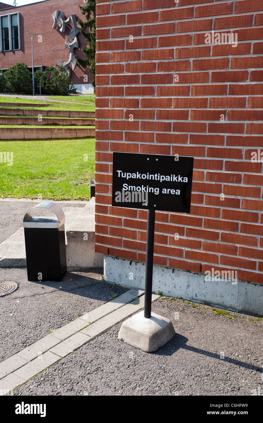 Tupakointipaikka, zone fumeurs Banque D'Images