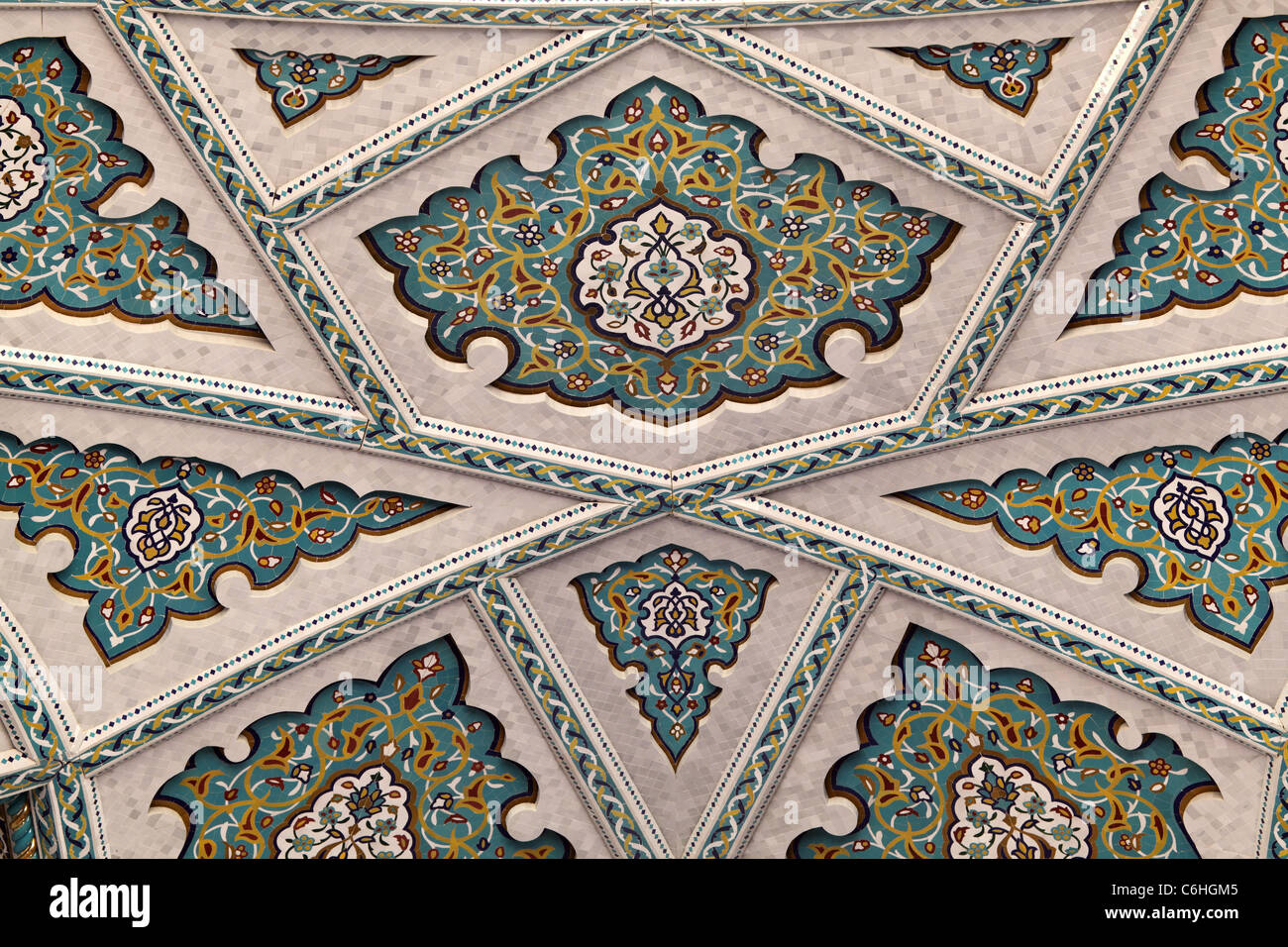 Belle mosaïque à l'intérieur de la Grande Mosquée Sultan Qaboos à Mascate, Oman Banque D'Images