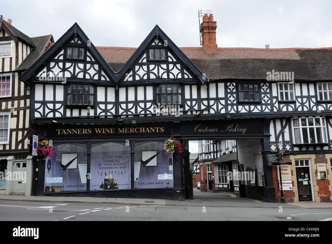 Shrewsbury Town Center Tanners Wine Merchants À Shrewsbury Shropshire Angleterre Royaume-Uni Banque D'Images