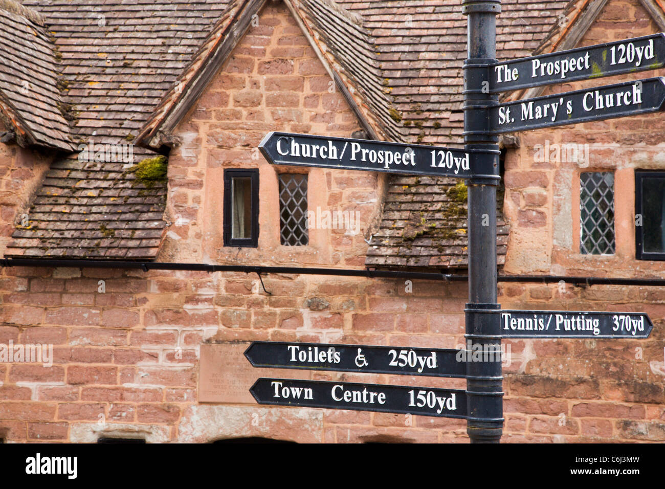 Panneau touristique à l'ancienne hospices Ross on Wye Herefordshire Angleterre Banque D'Images