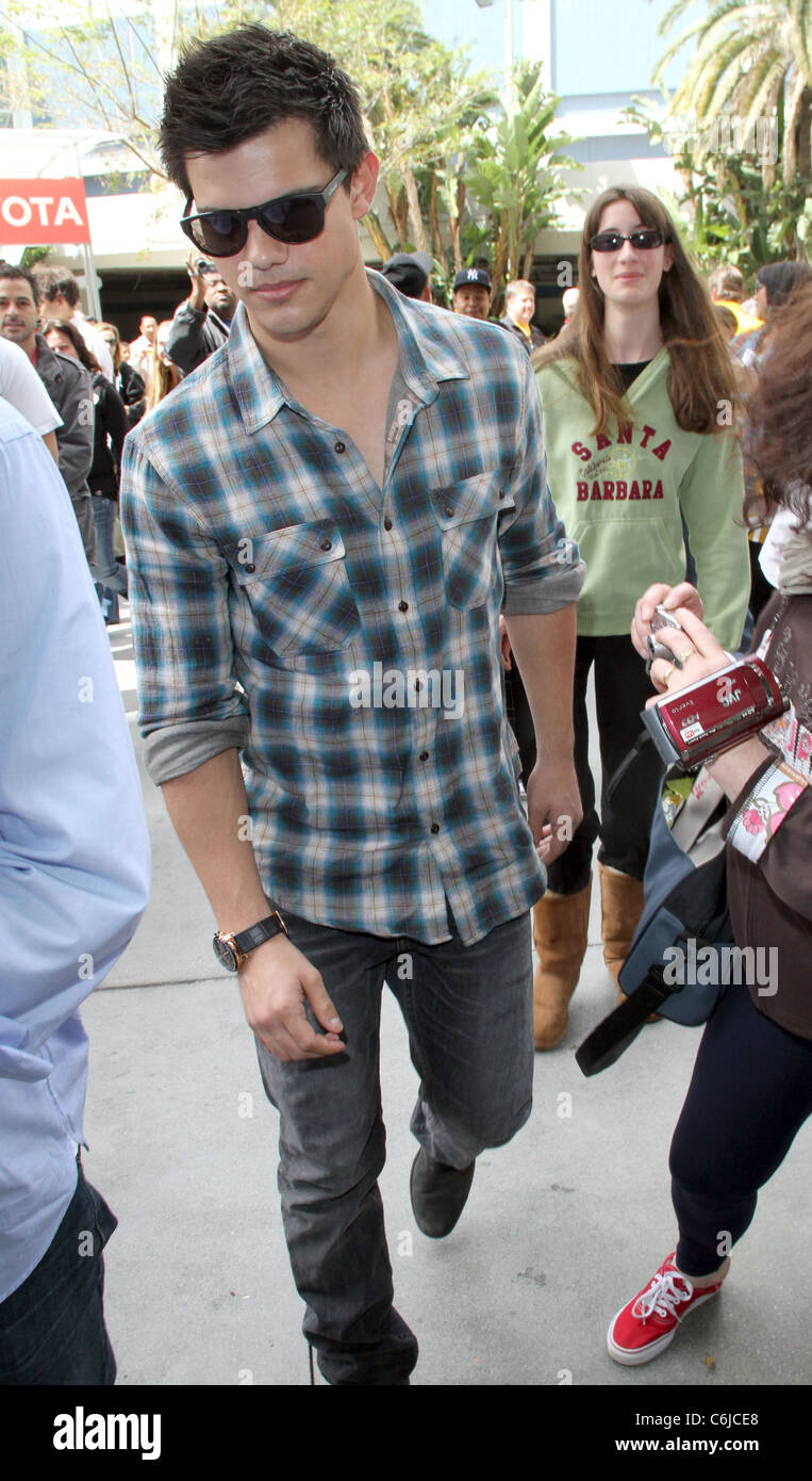 Taylor Lautner acteur arrivant au Staples Center pour assister à l'A.L. Par rapport à la Lakers San Antonio Spurs match de basket-ball Los Banque D'Images