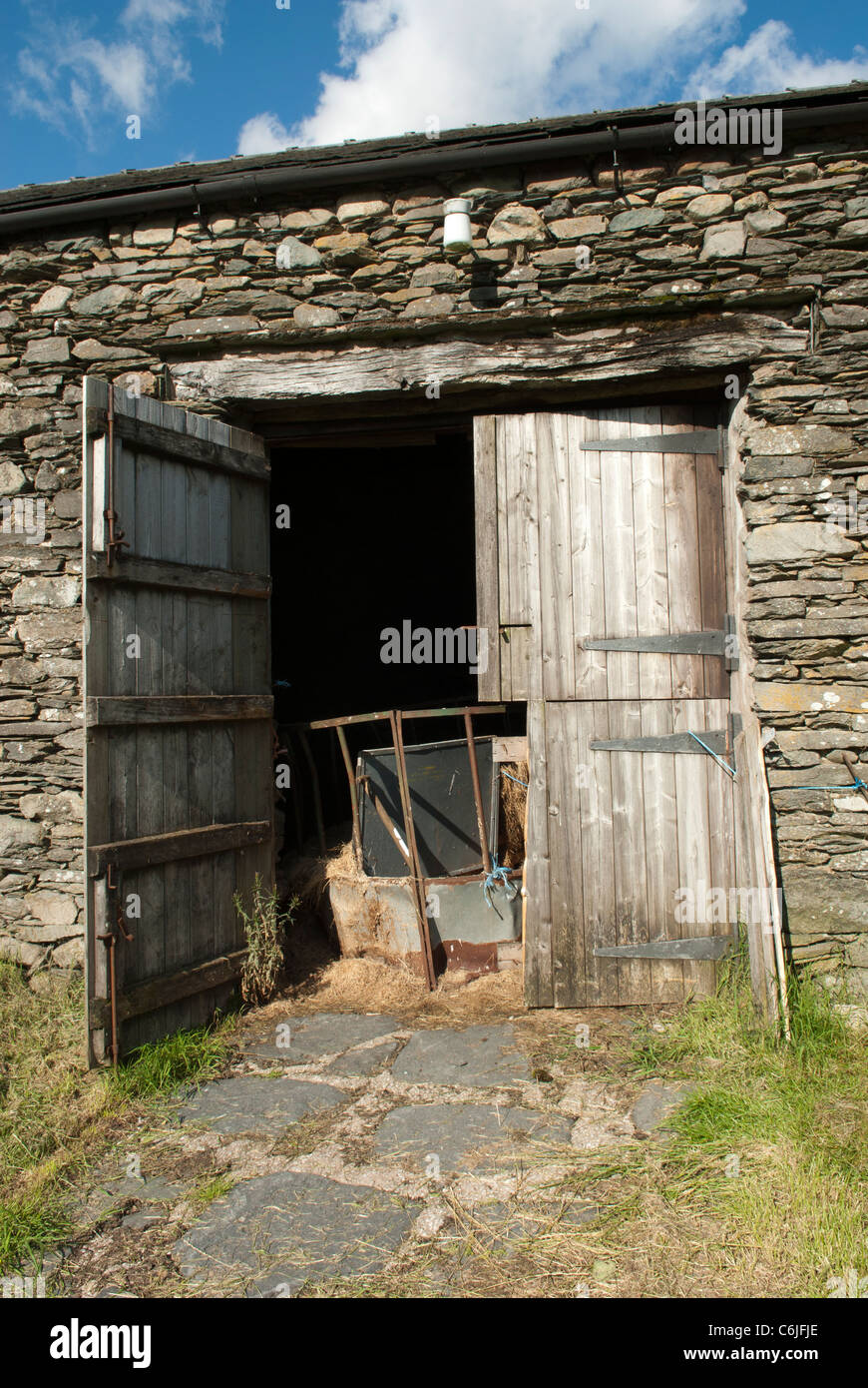 Vieille porte de grange, Watendlath, Parc National de Lake District, Cumbria, Angleterre. Banque D'Images