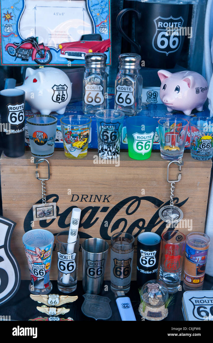 Vitrine sur la Route 66 La vente de souvenirs, Arizona, USA Banque D'Images