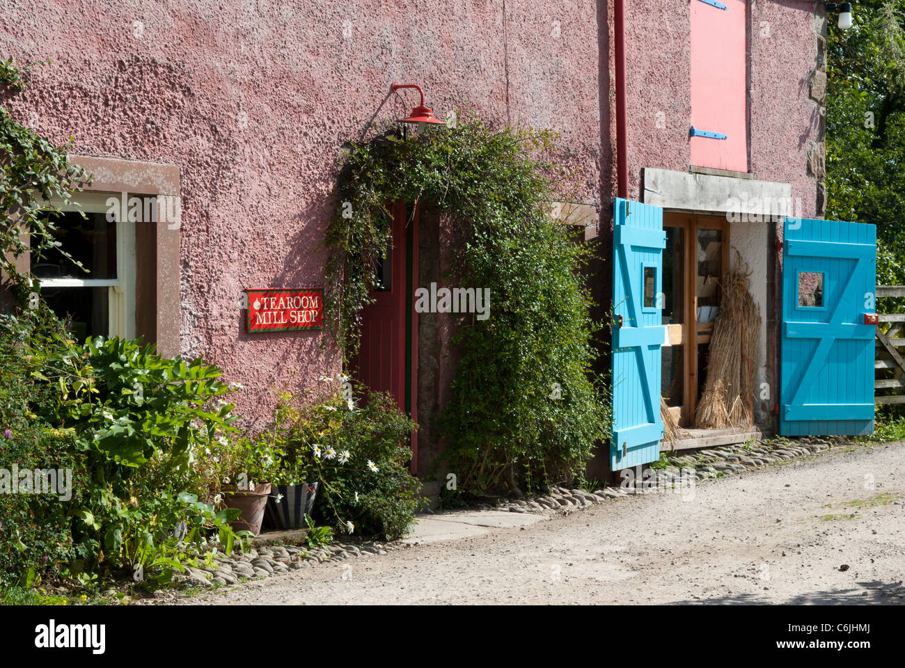 Café et boutique dans le moulin à eau, peu Salkeld, Cumbria, Angleterre. Banque D'Images