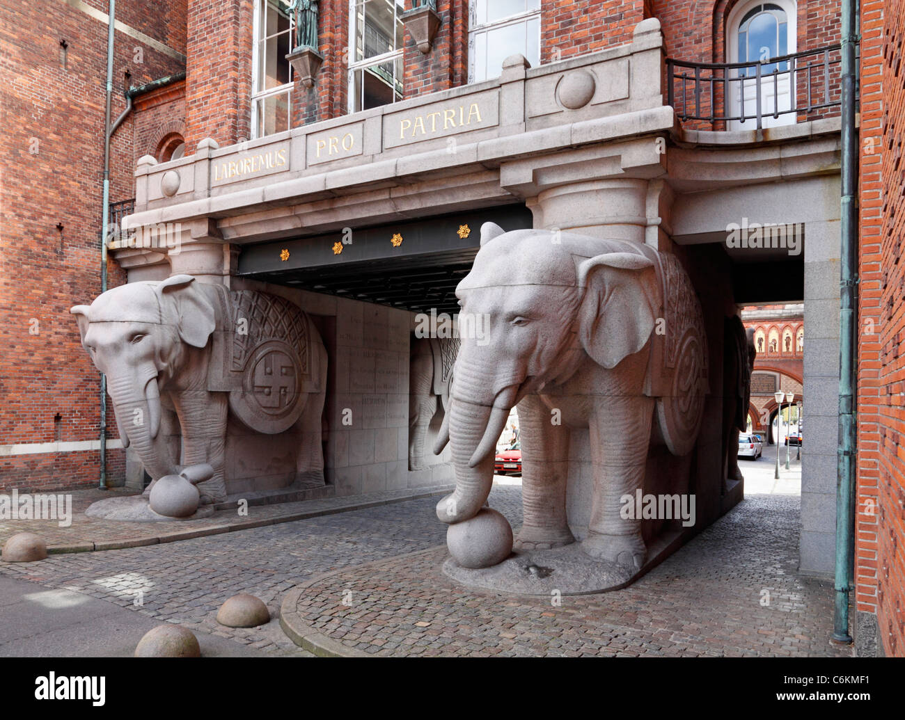 Elefantporten, l'éléphant porte est l'entrée du côté de la vieille Valby Brasserie Carlsberg salon à Copenhague, Danemark. Banque D'Images