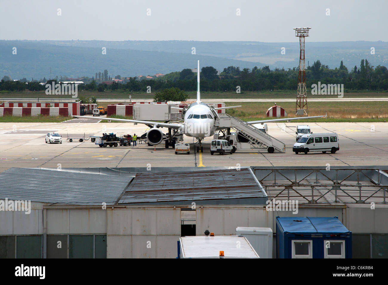 L'entretien des aéronefs à l'aéroport de Varna, Bulgarie Banque D'Images