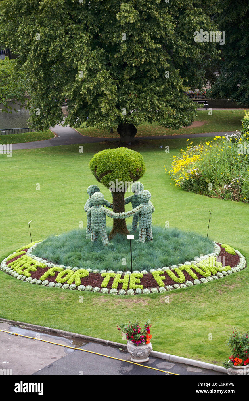 Plantez un arbre pour l'exposition future à Parade Gardens, Bath, Somerset, Royaume-Uni, en août Banque D'Images