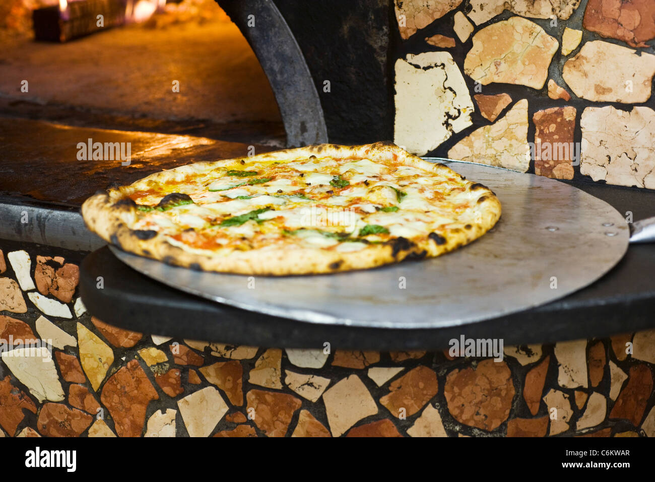 Pizza au four en brique Banque D'Images
