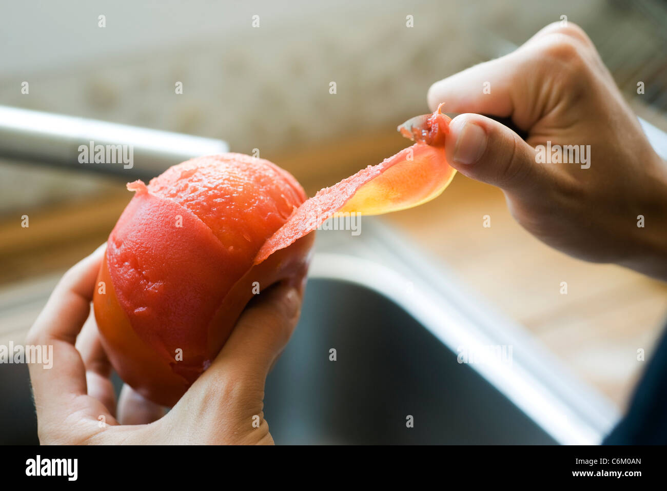 Peler les tomates Banque D'Images