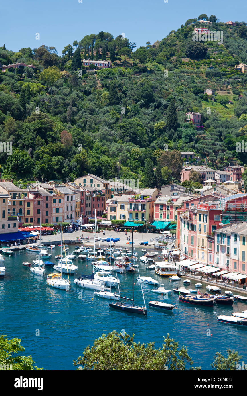 Portofino, village de pêcheurs avec un port pittoresque, résidence de vacances, la Ligurie di Levante, riviera italienne, Italie, Méditerranée, Europe Banque D'Images