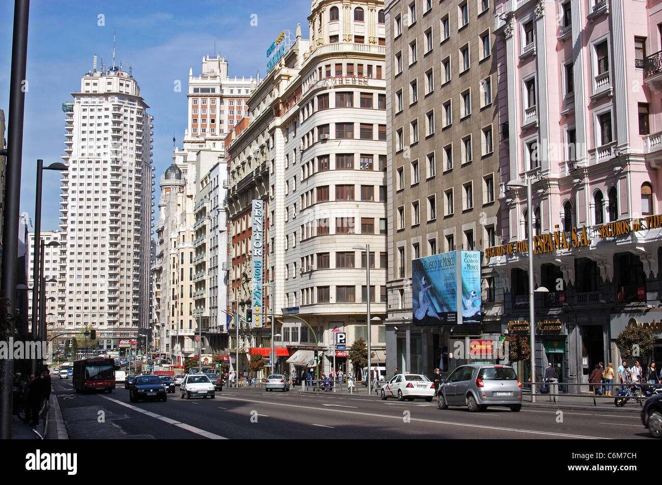 Boutiques le long de la Grand Via, Madrid, Espagne, Europe de l'Ouest. Banque D'Images