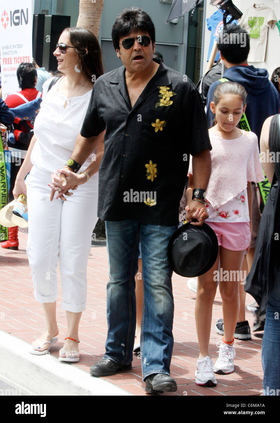 Erik Estrada avec femme, Nanette Mirkovitch et fille, Francesca Comic Con 2010 tenue au Centre de Convention de San Diego - Jour Banque D'Images