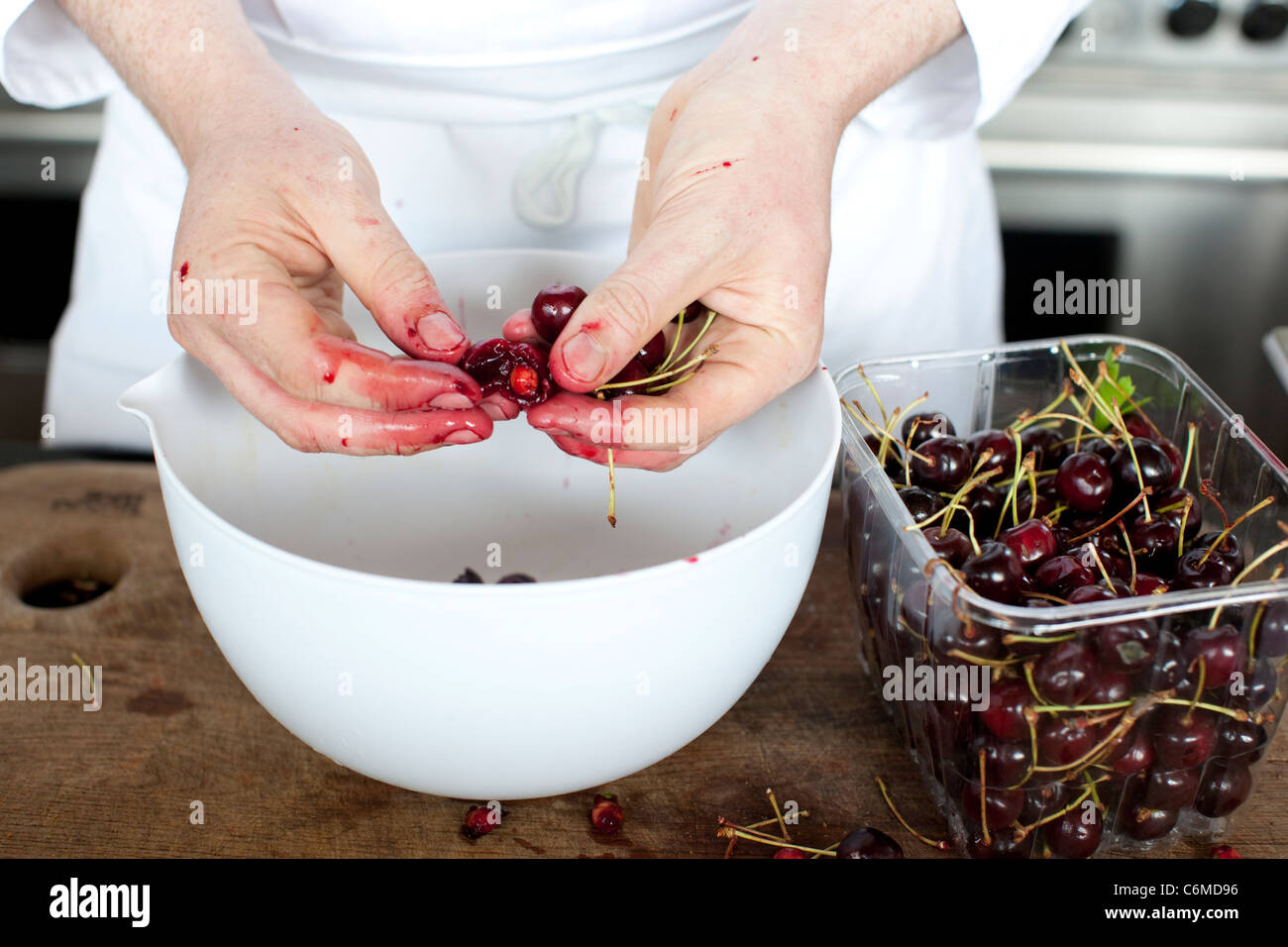 De-lapidation cerises sauvages. Photo:Jeff Gilbert Banque D'Images