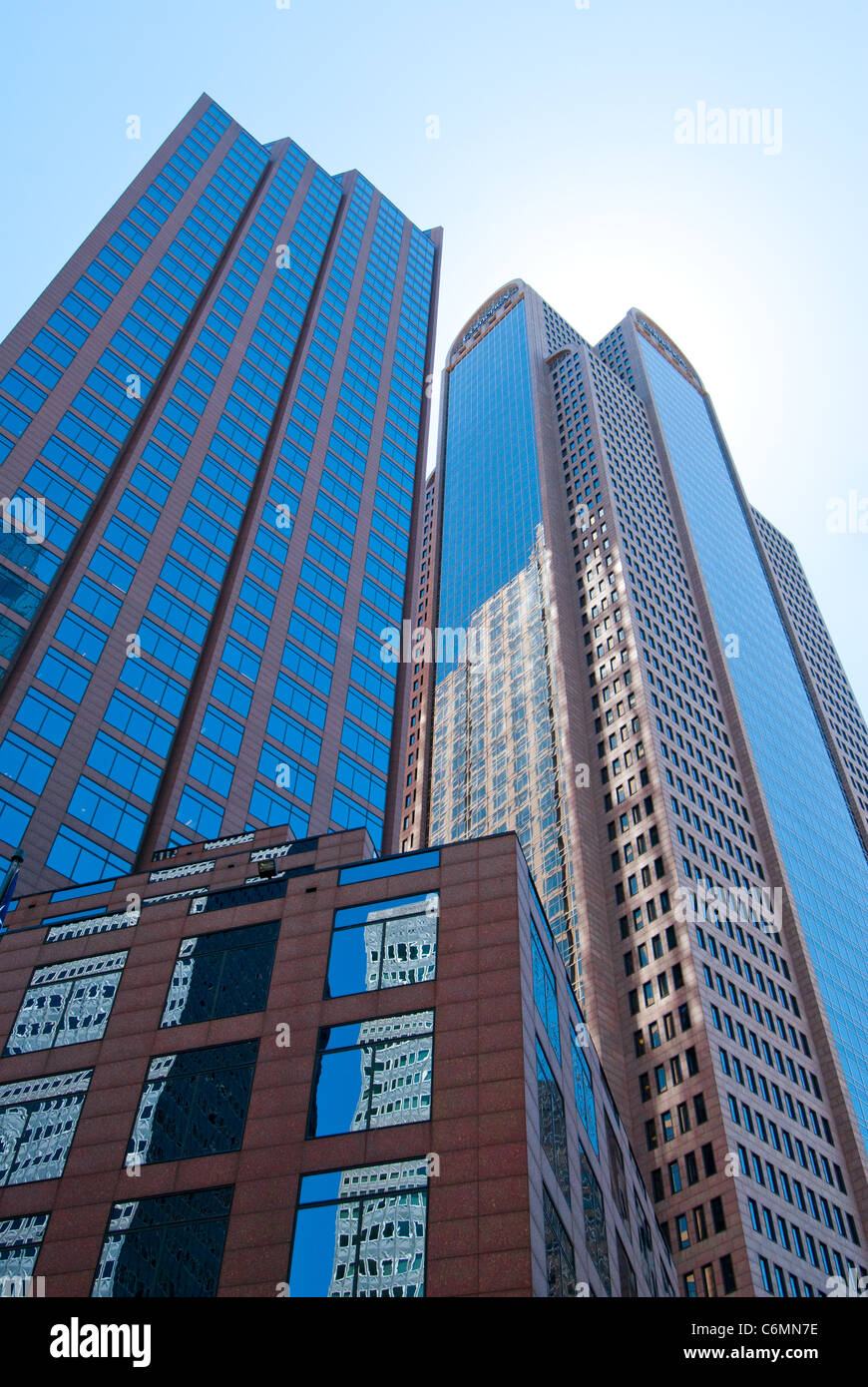 1700 Tour du Pacifique (50 étages) et Comerica Bank Tower (60 étages) dans le centre-ville de Dallas, Texas, USA Banque D'Images