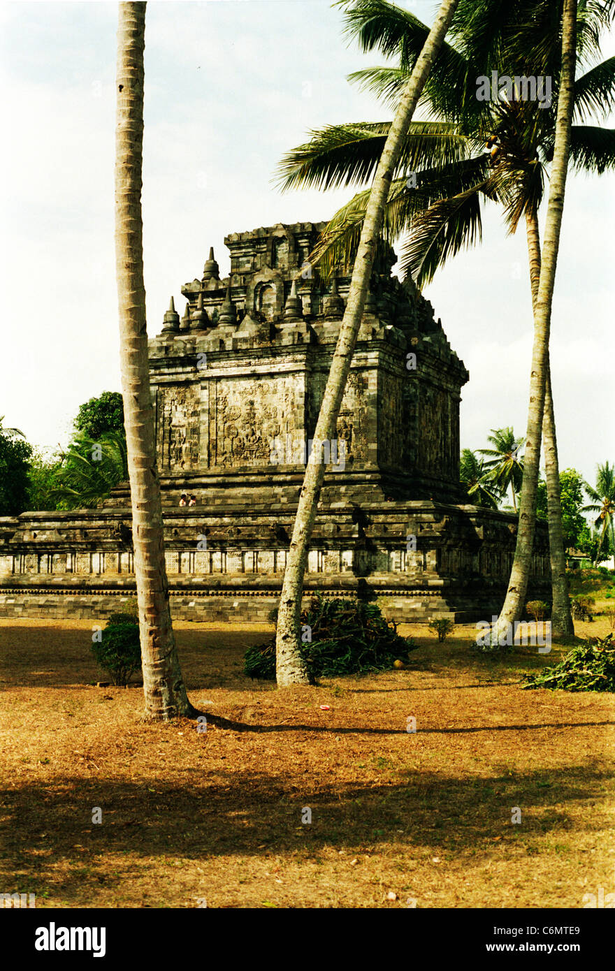 Candi Mendut, une moindre temple Borobudur, à côté du complexe du centre de Java, Indonésie Banque D'Images