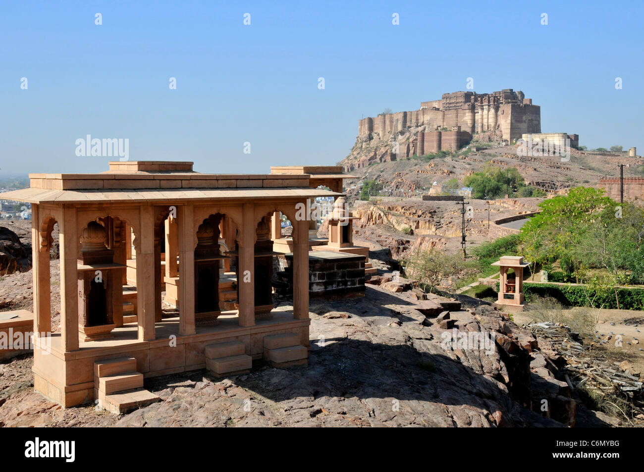 Cénotaphes et Fort Mehrangarh Jodhpur Rajasthan Inde Banque D'Images