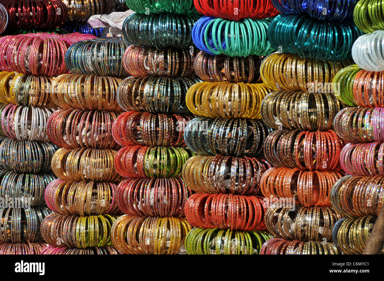Close-up bangles à vendre Sarder Jodhpur Rajasthan Inde Du Marché Banque D'Images