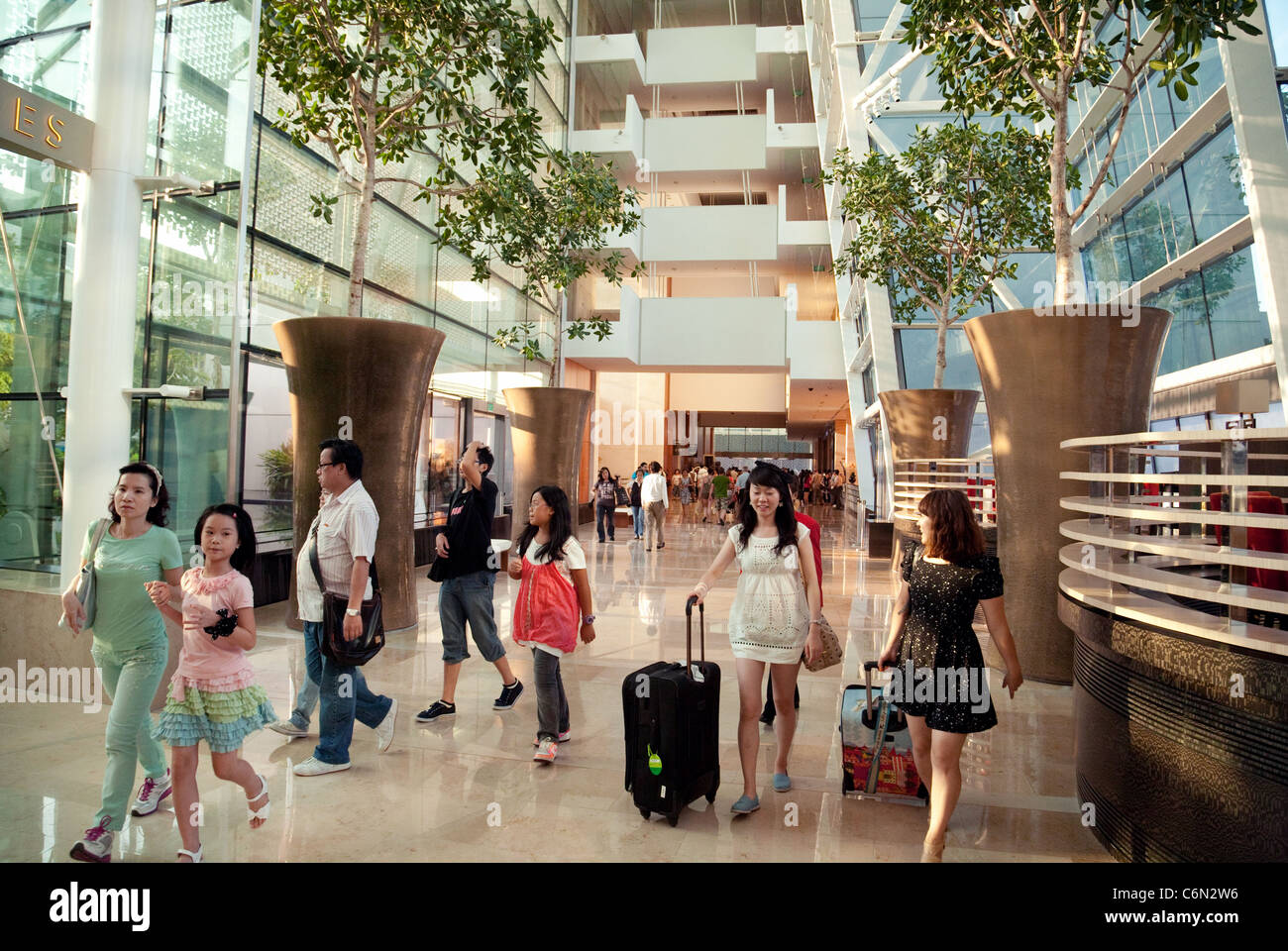 Rez-de-chaussée, à l'intérieur de la Marina Bay Sands Hotel, Singapour Banque D'Images
