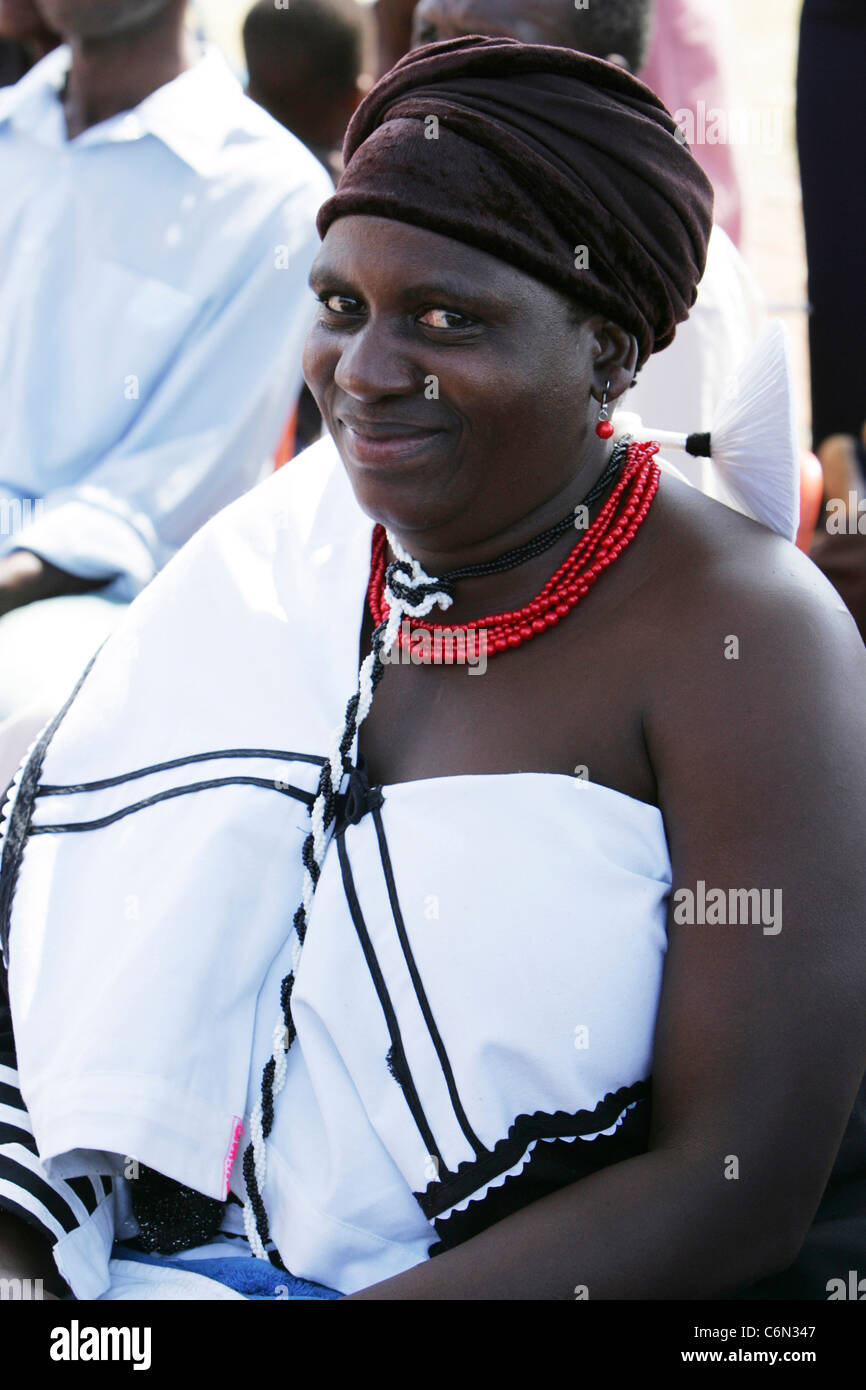 Portrait d'une femme vêtue de vêtements traditionnels Banque D'Images