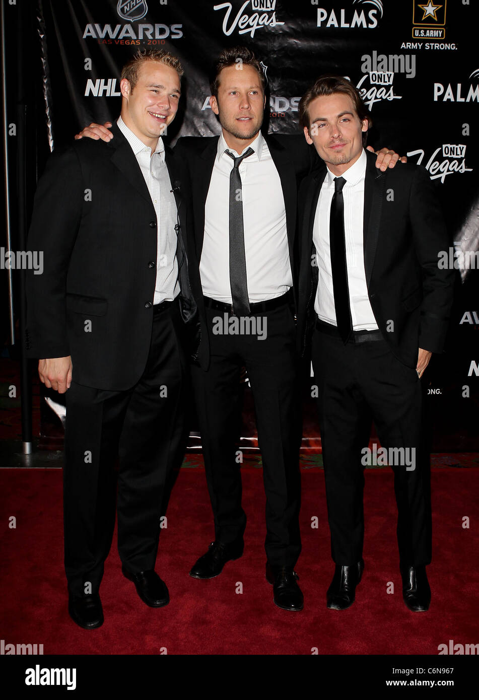 Dustin Brown, Michael Rosenbaum et Kevin Zegers 2010 NHL Awards Red Carpet arrivants tenue à l'hôtel Palms Casino à Las Banque D'Images