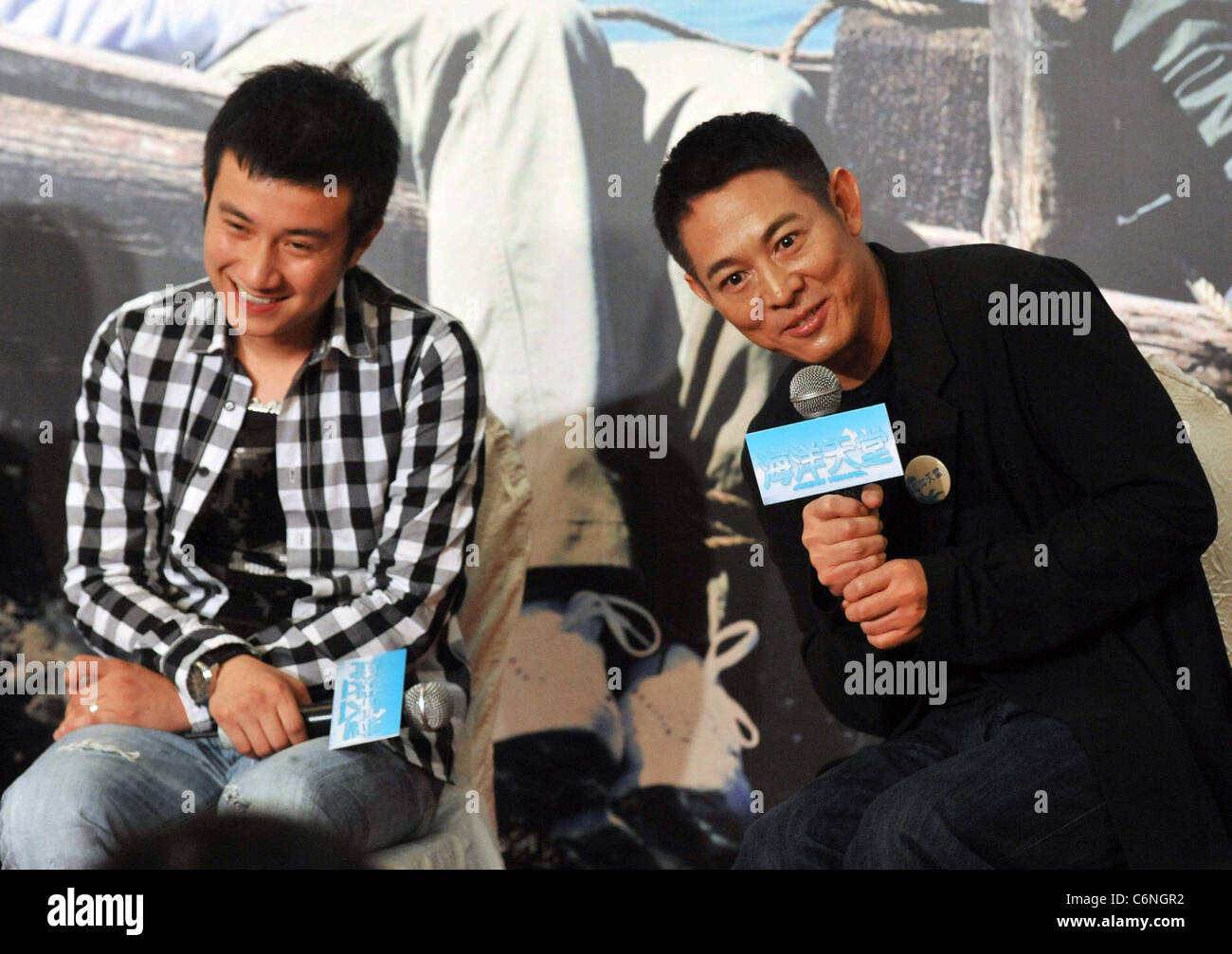 L'acteur Jet Li (R) assiste à une conférence de presse pour son nouveau film 'Ocean ciel'. Doublé comme Jet Li's premier non-action travail de son Banque D'Images