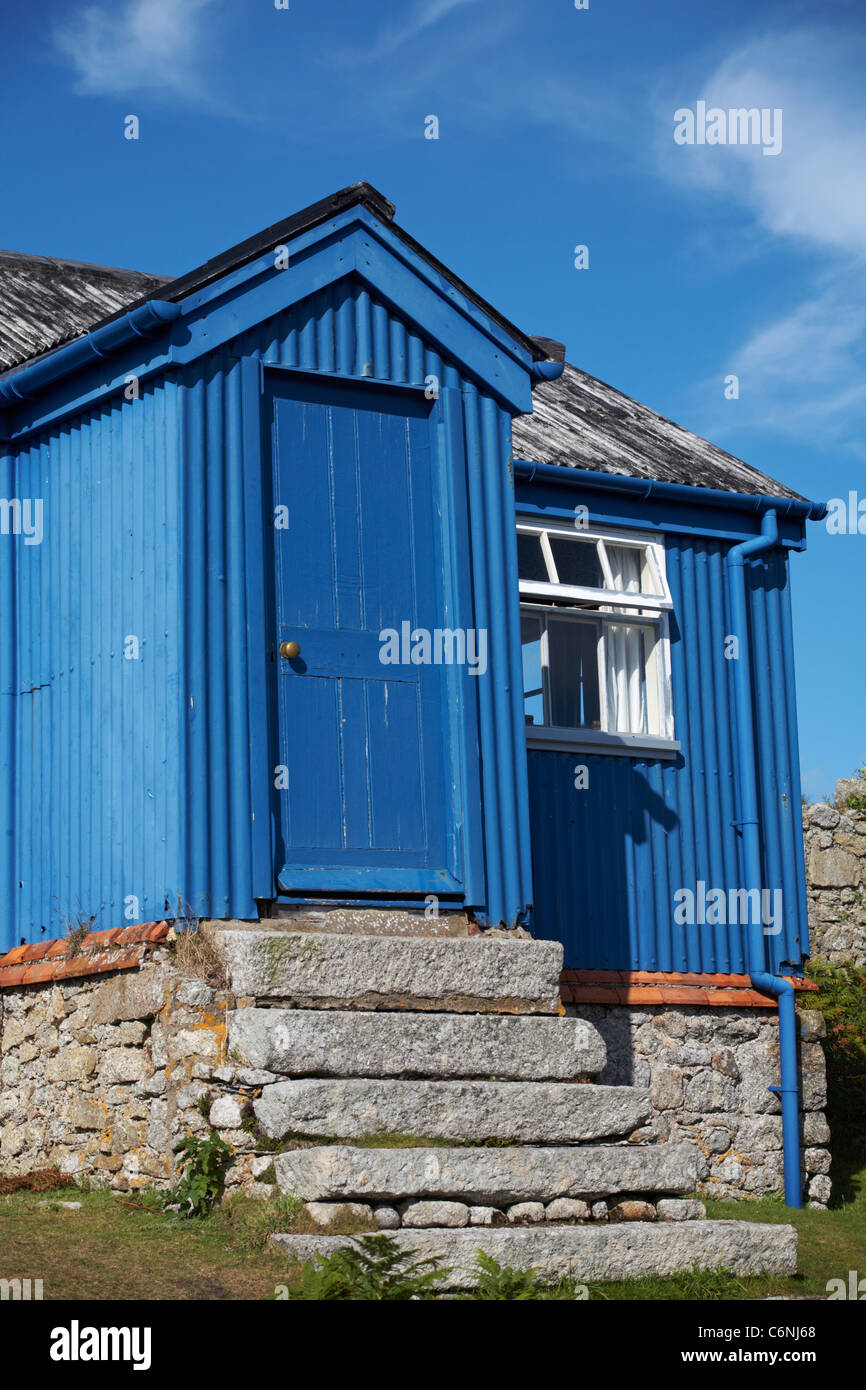 La vieille école cottage, connu sous le nom de Blue Bung, sur l'île de Lundy, Devon, Angleterre Royaume-uni en Août Banque D'Images