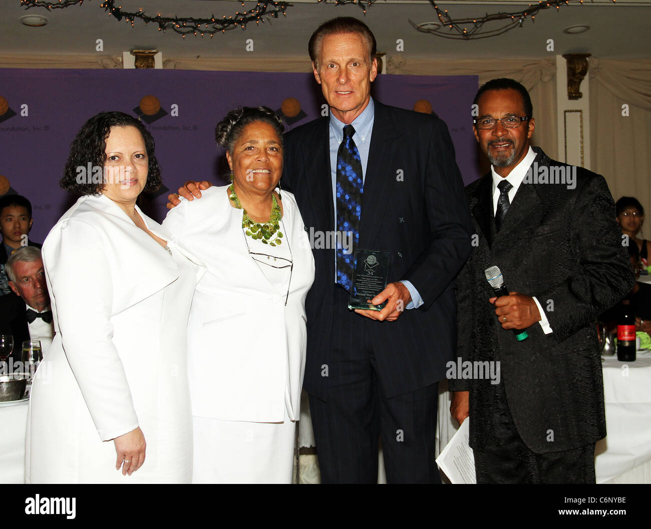 Rick Barry et invités le 18e Banquet annuel de la Fondation Whitfield Trey New York City, USA - 16.07.10 Banque D'Images