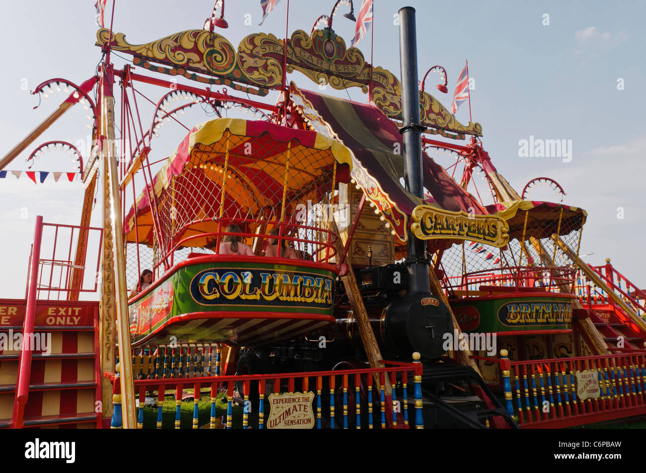 Bateau de pirate fairground ride propulsé par un moteur à vapeur de la traction de l'époque victorienne Banque D'Images