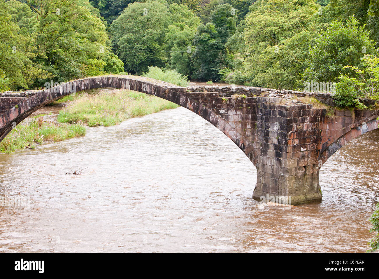 Cromwells pont sur la rivière Hodder près de Clitheroe, Lancashire, Royaume-Uni. Banque D'Images