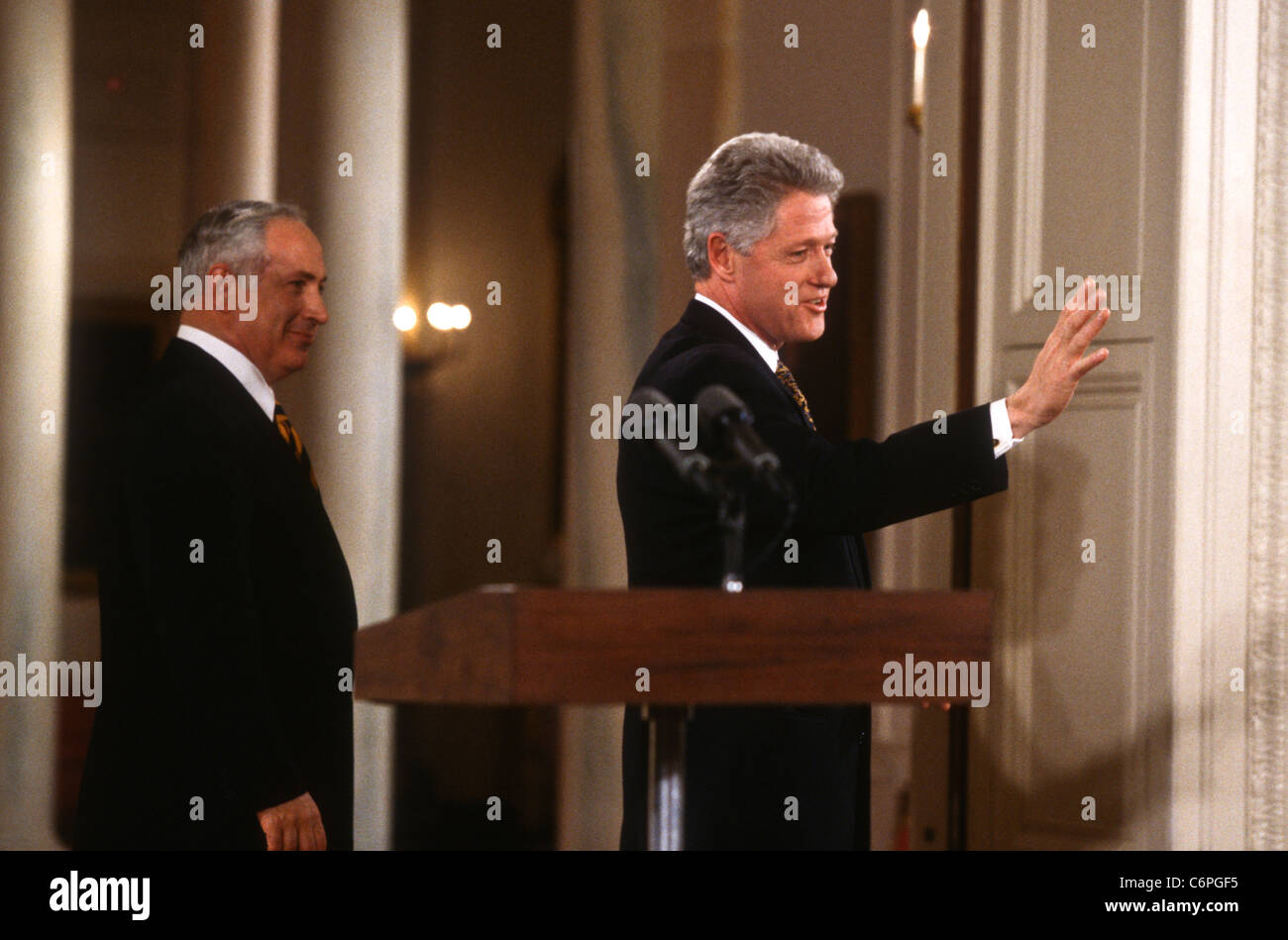 Le président Bill Clinton avec le Premier ministre israélien Benjamin Netanyahu à la Maison Blanche Banque D'Images