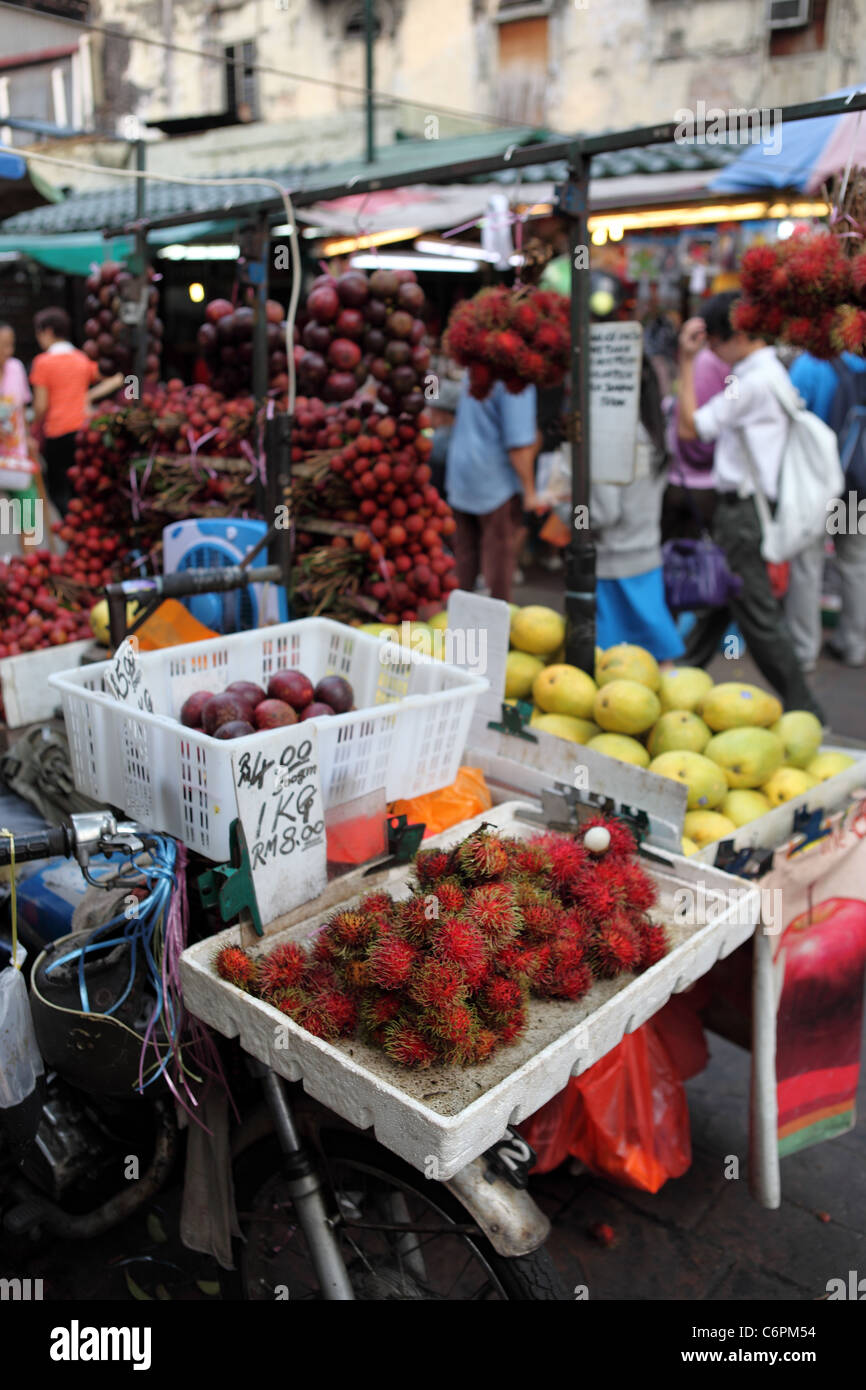 Ramboutan sur un stand de fruits dans le quartier chinois. Kuala Lumpur, Malaisie, Asie du Sud, Asie Banque D'Images