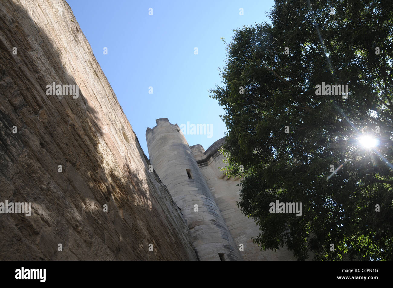 Mur en pierre entourant la partie historique de la ville d'Avignon en France Banque D'Images